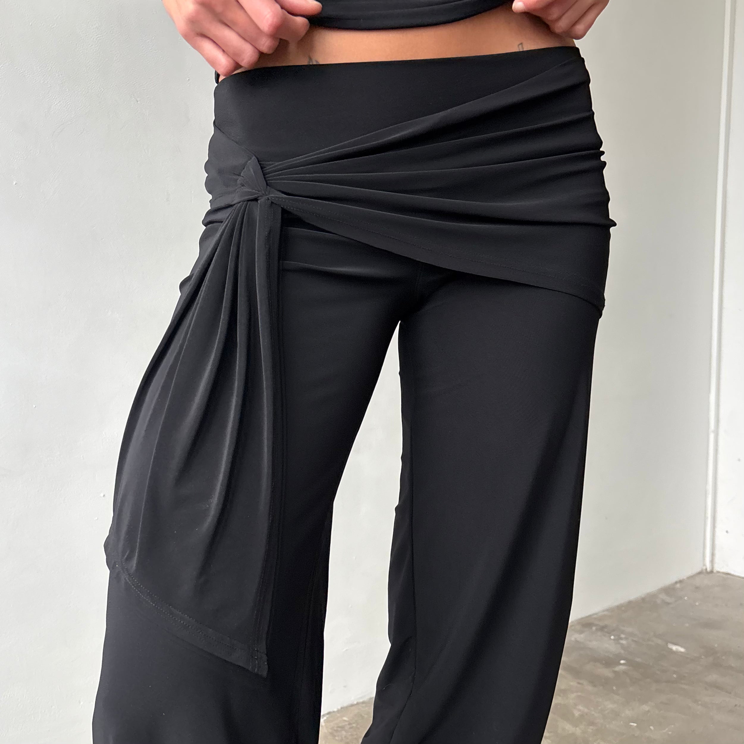 Bubble Capris and Sarong Black