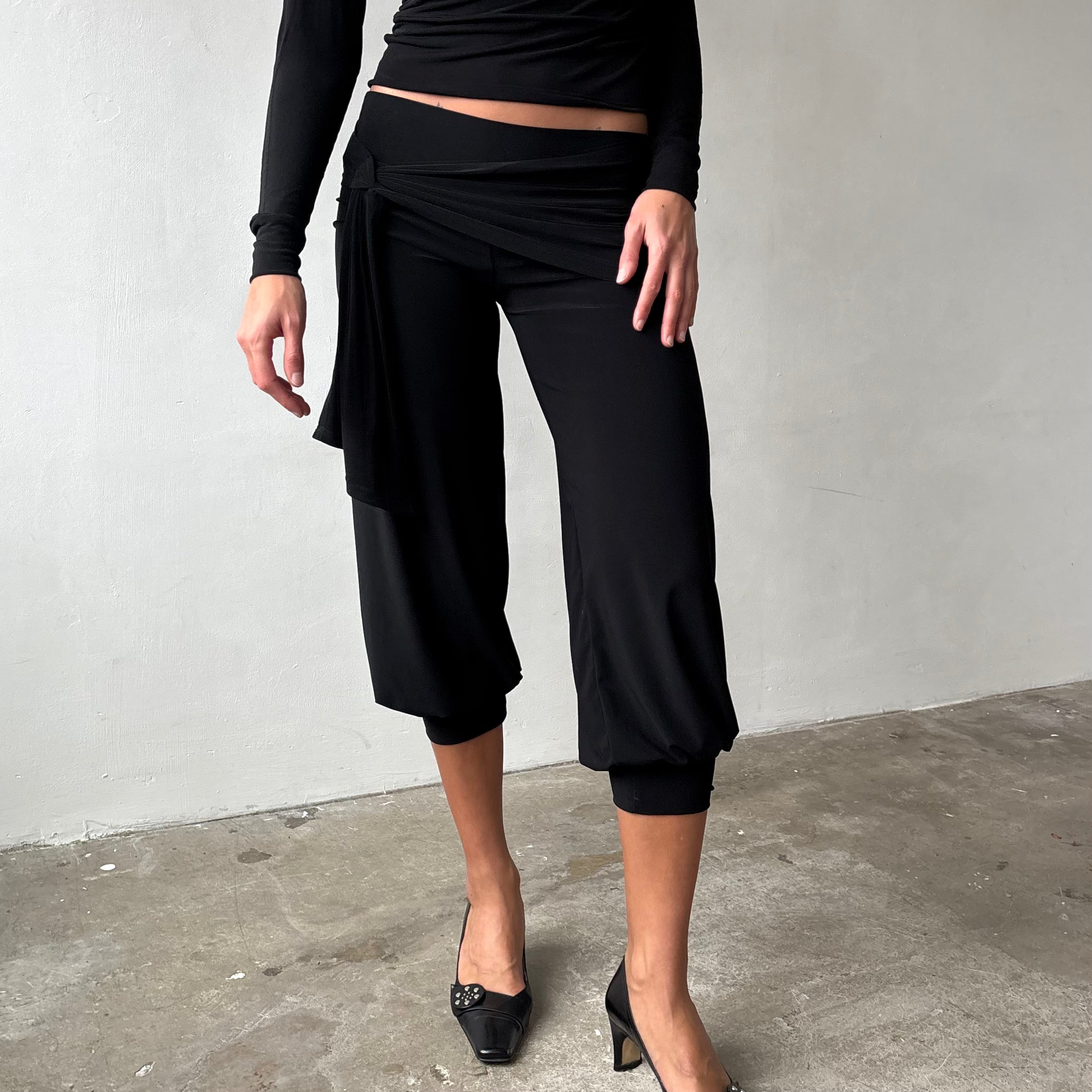 Bubble Capris and Sarong Black