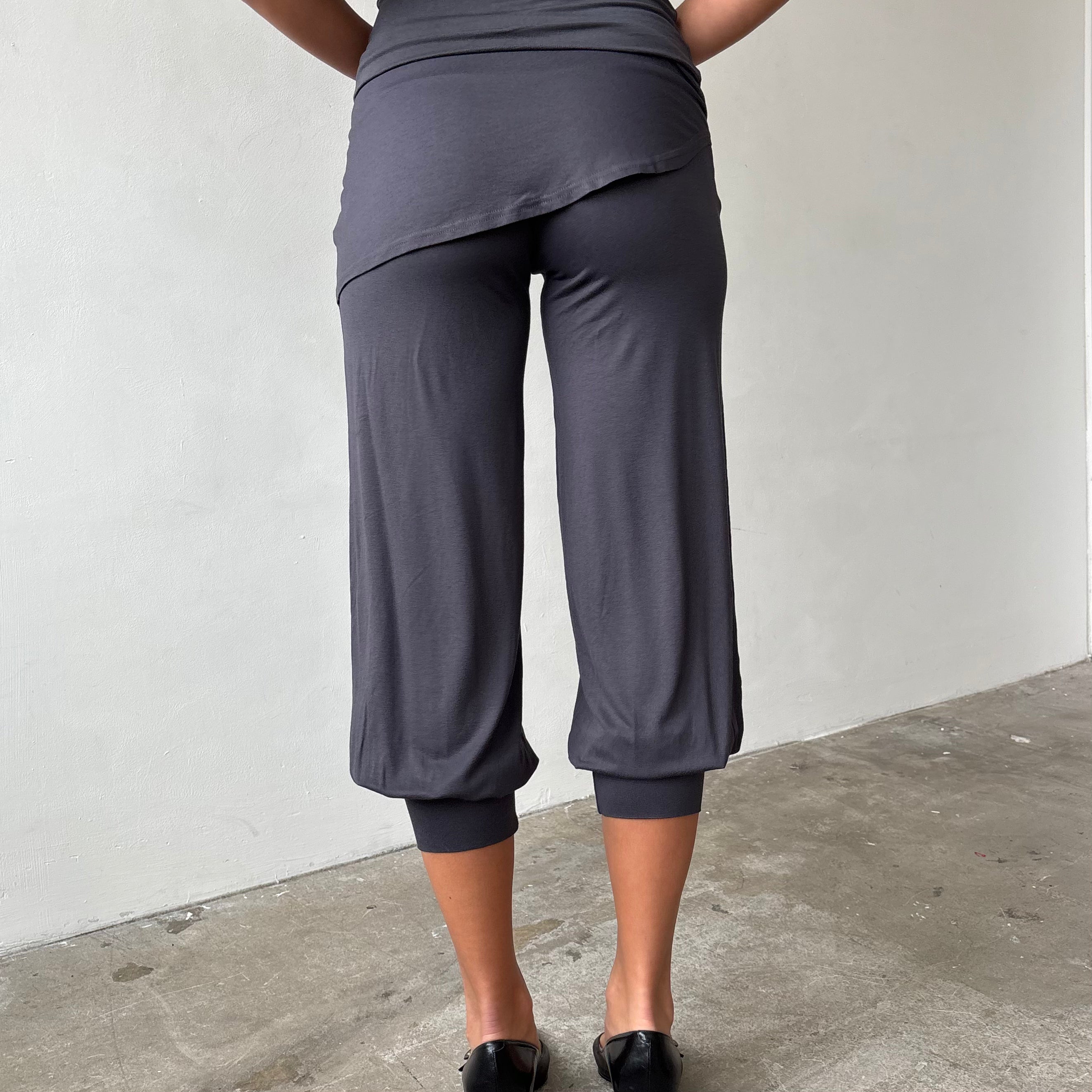 Bubble Capris and Sarong in Charcoal
