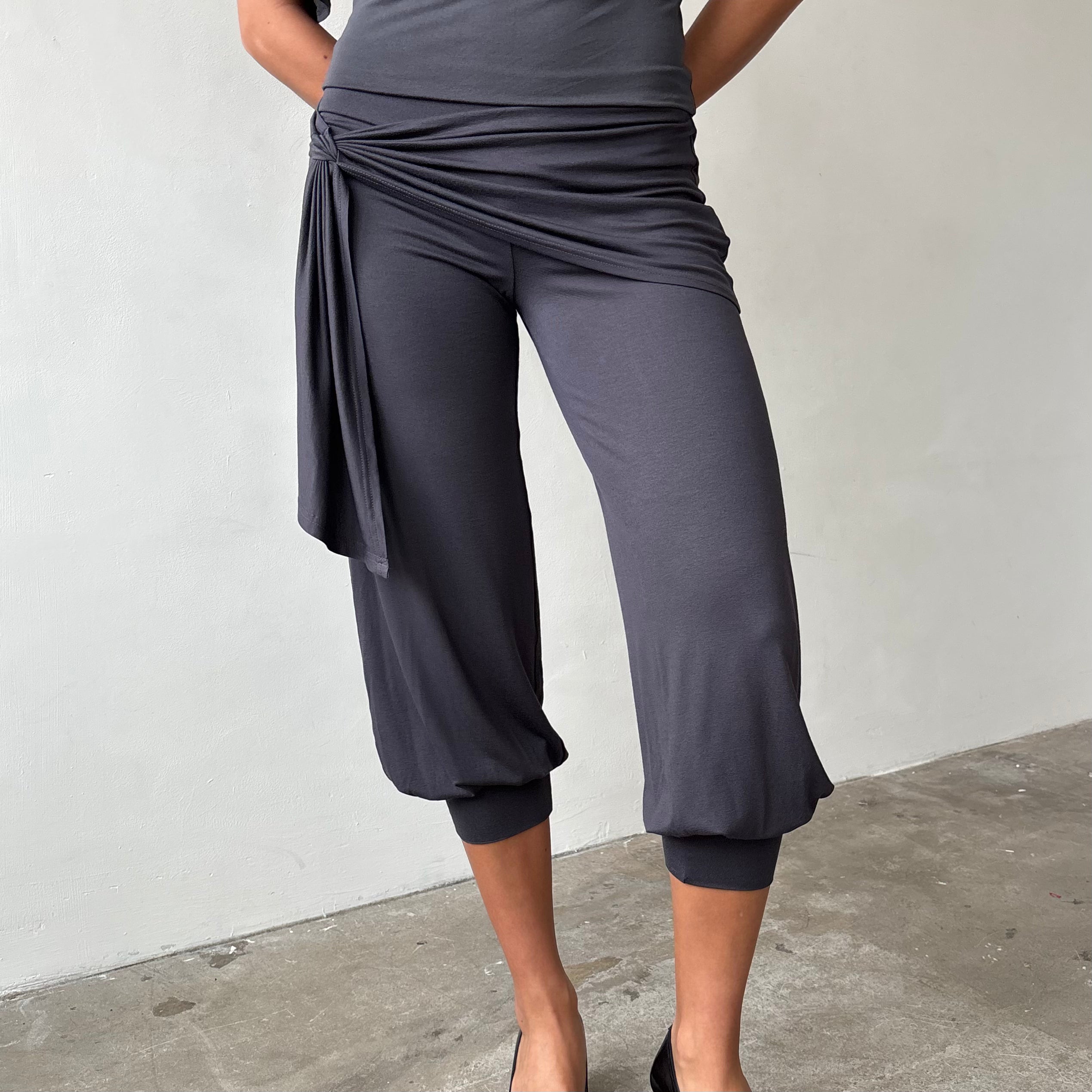 Bubble Capris and Sarong in Charcoal