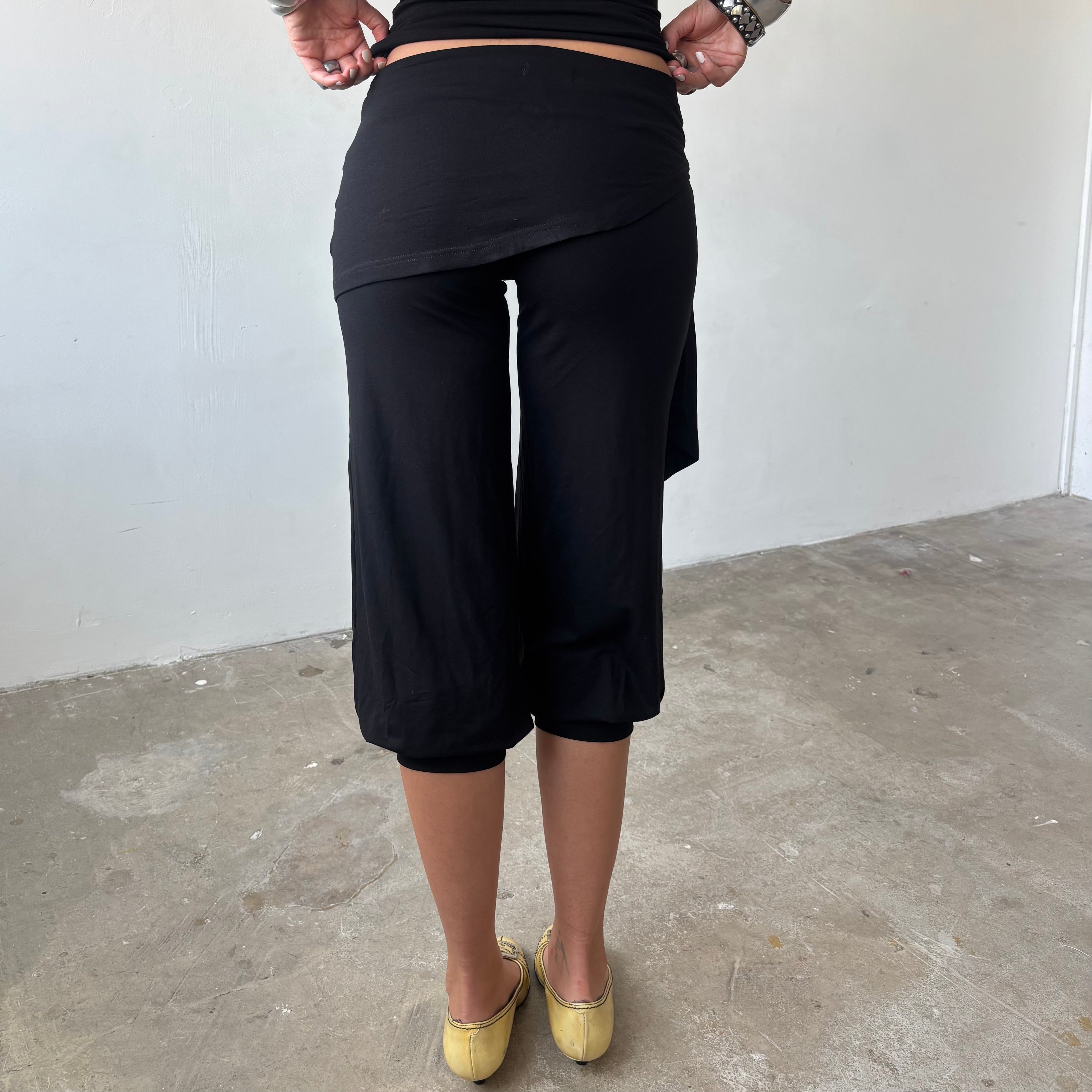 Bubble Capris and Sarong Black
