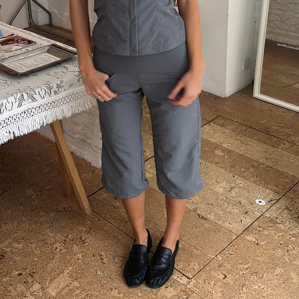 Betty Capris in Grey