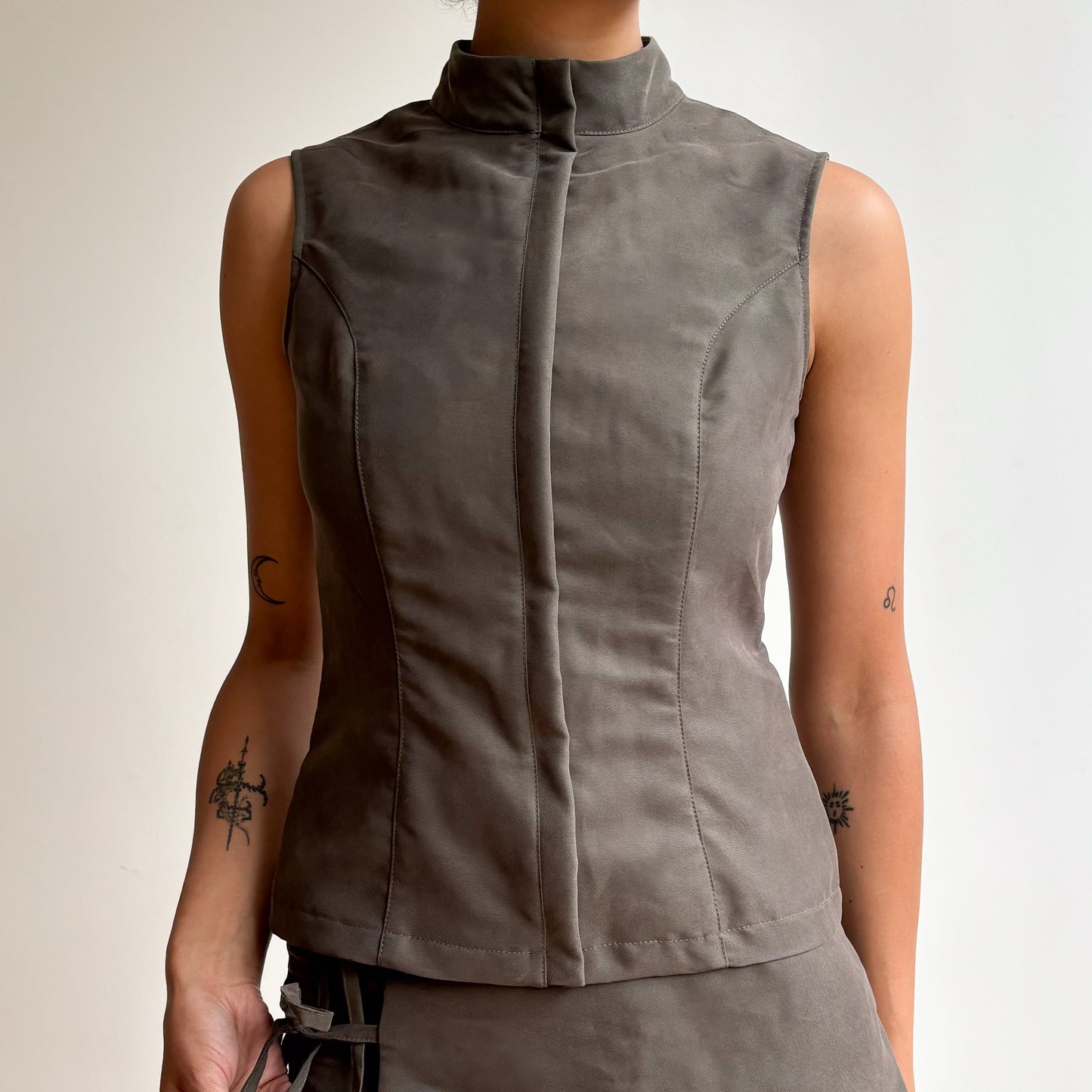 Rita Zip Up (Size L)
